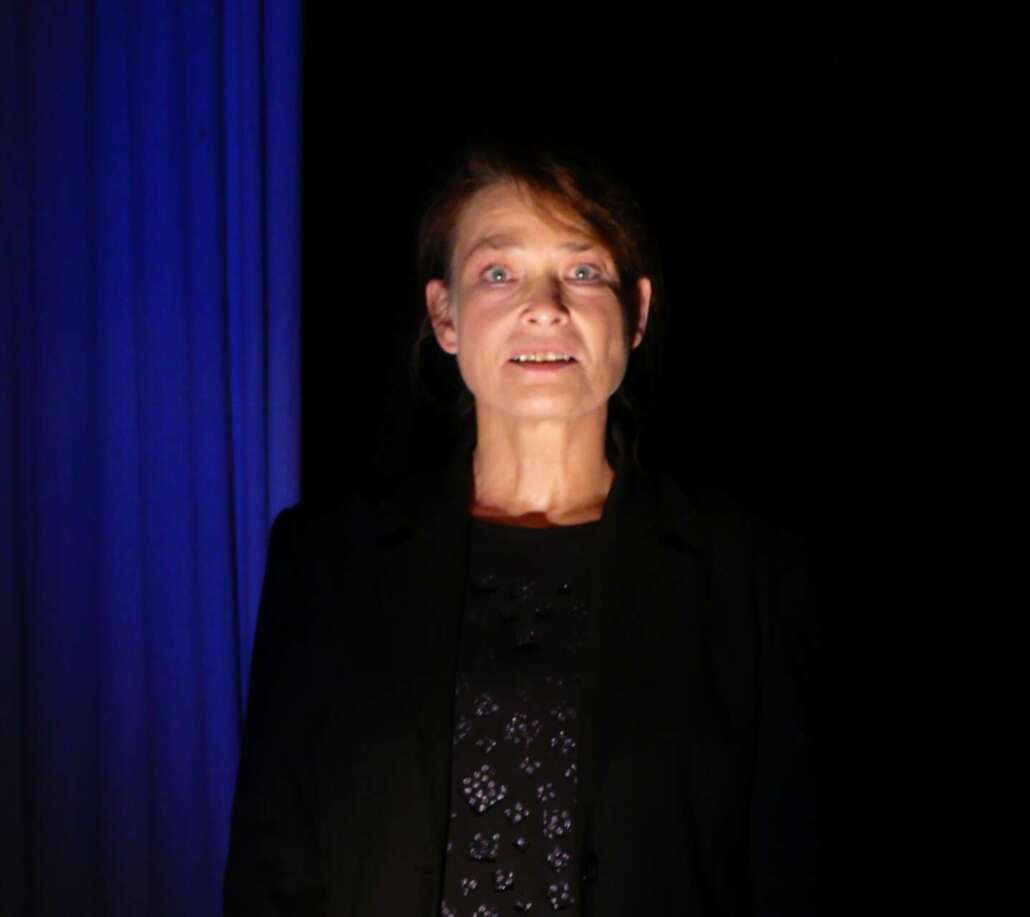 Lesung des Turmalin-Theaters mit Cornelia Gutermann-Bauer zu Rose Ausländer: „ES BLEIBT NOCH VIEL ZU SAGEN…“