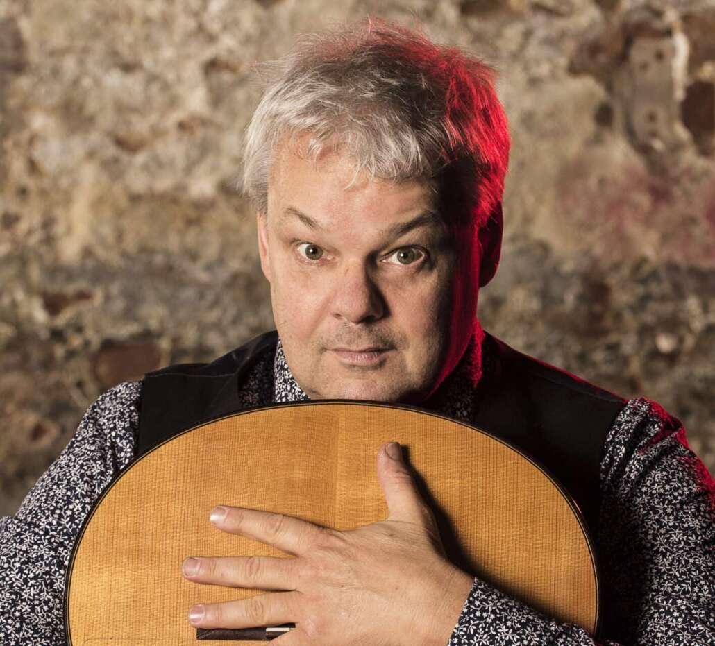 „Rumores de la Caleta“ – „Das Rauschen des Meeres“: Konzert mit Gitarrist Roger Tristao Adao